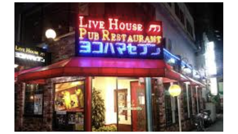 関内のライブハウス「ヨコハマセブン」。スタッフも一緒に踊り出すエンターテイメントカラオケスポット!